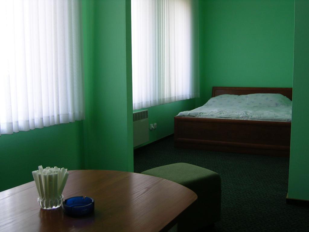 Skaistaziede Hotel Šiauliai Quarto foto